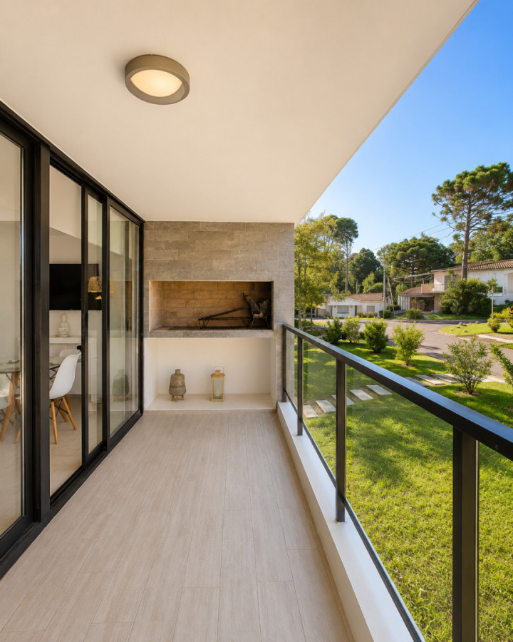 Apartamento moderno 2 dormitorios con parrillero 200mts del mar Playa Mansa