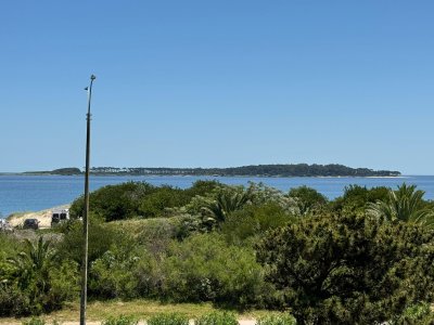 Apartamento 2 dormitorios en primera línea frente al mar garage Playa Mansa 