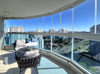 Oportunidad 2 dormitorios en suite+toilette terraza parrillero propio garage piscinas gastos razonables Playa Mansa Punta del Este
