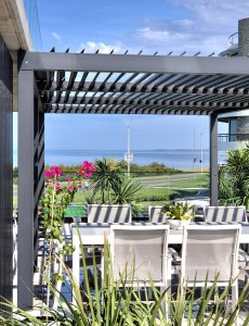 Apartamento de 2 dormitorios con parrillero a estrenar primera linea Playa Mansa, Punta del Este 