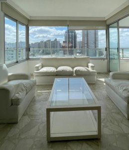 Apartamento de 2 dormitorios más servicio con vista al mar en península 