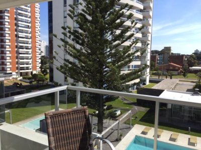 Apartamento 2 dormitorios a pasos del mar en excelente torre Playa BRava Punta del Este