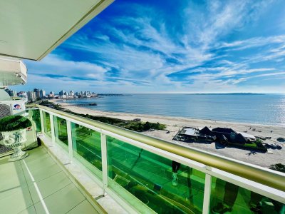 Apartamento de 3 dormitorios en primera linea Playa Mansa , Punta del Este