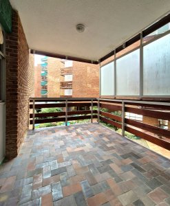 Apartamento frente al mar 1 dormitorio semi reciclado terraza cochera primera linea Playa Mansa Punta del Este
