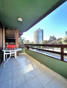Apartamento 2 dormitorios parrillero propio estufa a leña terraza cochera excelente zona Punta del Este