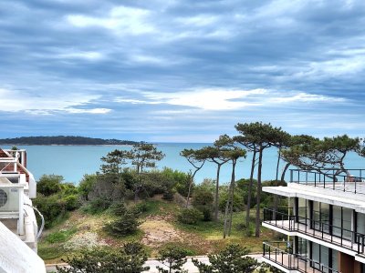 Oportunidad Penthouse 3 dormitorios con parrillero cochera Playa Mansa