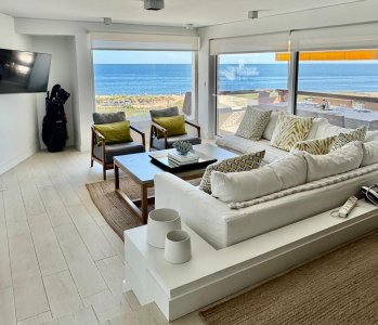 Apartamento 2 dormitorios más servicio en primera linea Playa Mansa , Punta del Este 