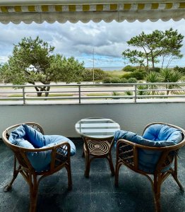 Apartamento de 4 dormitorios frente al mar Playa Mansa , Punta del Este 