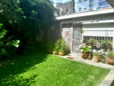 Apartamento tipo casa 2 dormitorios Playa Mansa Punta del Este
