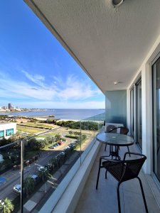 Apartamento moderno piso alto vista al mar Playa Mansa Punta del Este