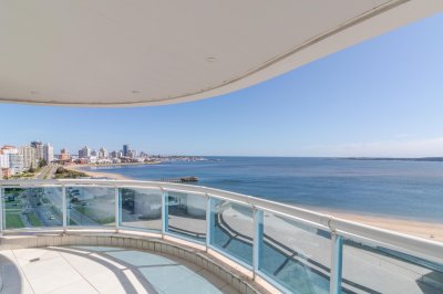Apartamento 3 dormitorios en primera linea frente al mar Millenium Playa Mansa Punta del Este