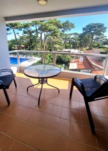 Apartamento reciclado 2 dormitorios 2 baños terraza garage Punta del Este