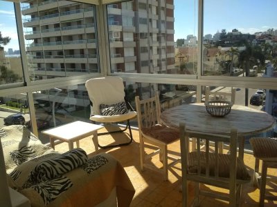 Apartamento de 2 dormitorios con garage vista al mar Puerto Península Punta del Este