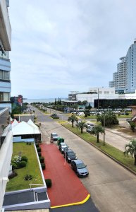 Loft 100% reciclado con vista al mar en Playa Mansa muy próximo al mar