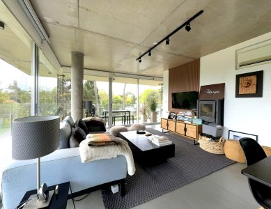 Oportunidad Planta de Categoría apartamento 2 dormitorios moderno en Playa Mansa Punta del Este