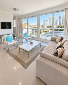 Apartamento en playa mansa, Punta del Este, alquiler y venta