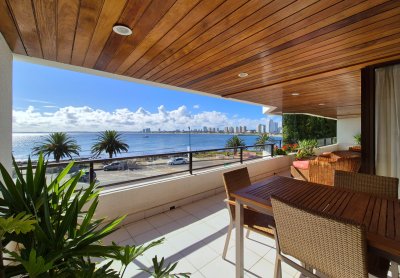 Apartamento 3 dormitorios + dependencia frente al mar parada 1 Playa Mansa Península