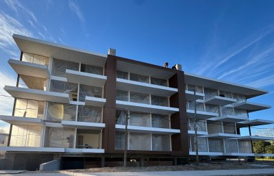 Apartamento a estrenar en  aidy grill con balcón Punta del Este 