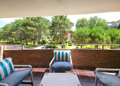 Apartamento de 2 dormitorios 2 baños con garage en Playa Mansa