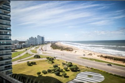 Apartamento de 4 dormitorios primera linea Playa Brava, Punta del Este 