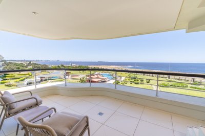 Apartamento 4 dormitorios frente al mar Playa Mansa , Punta del Este 