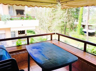 Apartamento de 3 dormitorios con parrillero y estufa a leña , Playa Mansa. 
