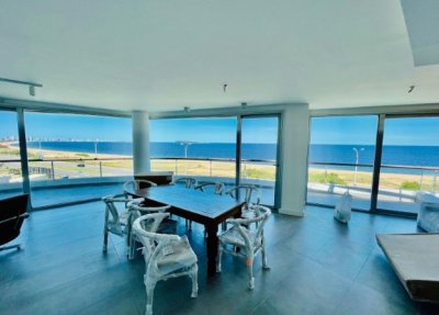 VENTA: APARTAMENTO PENTHOUSE 3 DORMITORIOS + SERVICIO PLAYA MANSA 