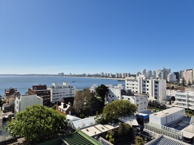 Apartamento piso alto vista espectacular en venta de 2 dormitorios + Dependencia completa en Península Puerto Punta del Este