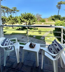 Oportunidad 2 dormitorios con balcón primera línea Playa Mansa 