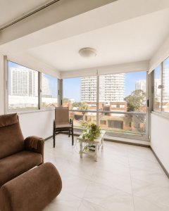 Apartamento de 2 Dormitorios terraza cochera Playa Mansa Punta del Este