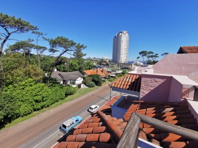 Apartamento 3 dormitorios y 2 baños en Playa Mansa, Punta del Este