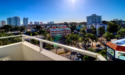 Apartamento 2 dormitorios con garage y servicios Punta del Este