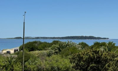 Apartamento 2 dormitorios en primera línea frente al mar garage Playa Mansa