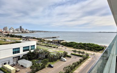 Apartamento moderno piso alto 1 dormitorio vista frente al may Enjoy garage Playa Mansa Punta del Este