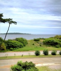 Apartamento 1 dormitorio en venta con vista al Mar edificio primera línea Playa Mansa Punta del Este