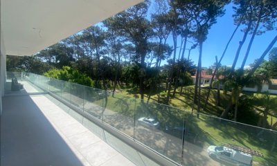 Apartamento de 2 dormitorios a pasos de Playa Mansa
