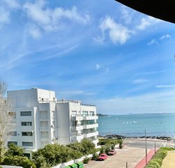 Apartamento de 1 dormitorio y medio con vista al mar en península