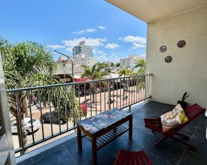 Apartamento 1 dormitorio reciclado con terraza en gorlero Punta del Este