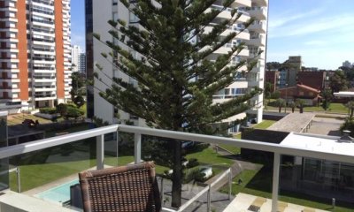 Apartamento 2 dormitorios a pasos del mar en excelente torre Playa BRava Punta del Este