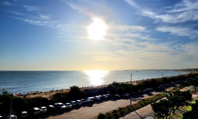 Apartamento 2 dormitorios Vista infinita al mar primera línea con estufa a leña esquinero al oeste de Playa Mansa Punta del Este