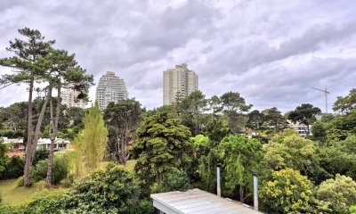 Oportunidad en venta Apartamento 1 dormitorio y medio terraza cochera piscina Playa Mansa Punta del Este