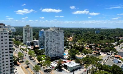 Apartamento mdoerno 2 dormitorios piso alto garage servicios bajos gastos Punta del Este