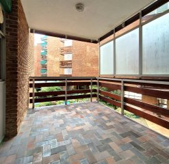 Apartamento frente al mar 1 dormitorio semi reciclado terraza cochera primera linea Playa Mansa Punta del Este