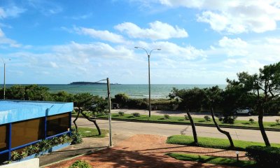 Alquiler anual Apartamento 2 dormitorios frente al mar Mansa espectacular terraza con vista