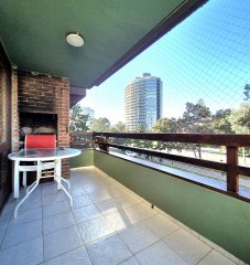 Apartamento 2 dormitorios parrillero propio estufa a leña terraza cochera excelente zona Punta del Este