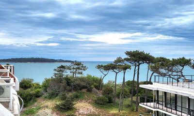 Oportunidad Penthouse 3 dormitorios con parrillero cochera Playa Mansa