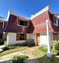 Oportunidad venta casa 2 dormitorios Playa Mansa cochera y parrillero