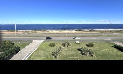 Pent House mdoerno en primera fila frente al mar, Playa Mansa, Punta del Este