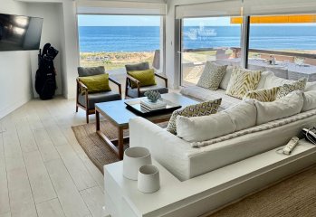 Apartamento 2 dormitorios más servicio en primera linea Playa Mansa , Punta del Este