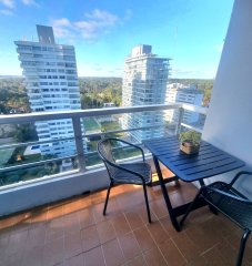 Apartamento piso alto 2 dormitorios garage reciclado piso alto Punta del Este